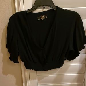 Cropped black shirt